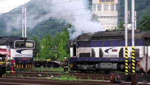 Rušeň začal horieť tesne pred vjazdom na železničnú stanicu. Rušňovodič ho pohotovo odpojil od súpravy