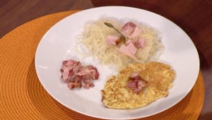 Zemiaková placka (haruľa) plnená kvasenou kapustou