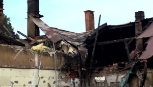 Rozsiahly požiar v Poprade. Pred plameňmi z okna vyskakovali dospelí i deti