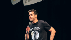 Stand up komik Jakub Gulík: Začína mi chýbať Andrej Danko. Tam to bolo viac do smiechu, než na plač
