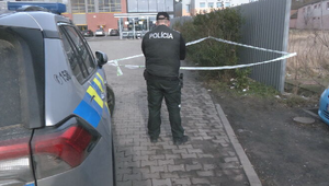 Po ďalšom útoku pred obchodným domom skončil dôchodca v nemocnici