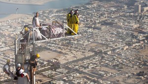 To sú šialenci! Pozrite si skok z najvyššej budovy sveta