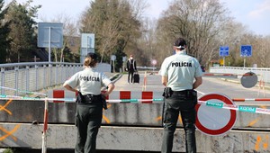 Povinná štátna aj smart karanténa končí. Ako budú kontrolovaní navrátilci z cudziny?