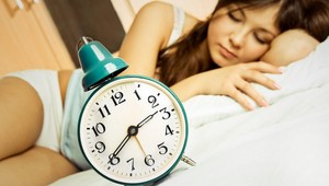 Pospíme si o hodinu dlhšie, posunie sa čas