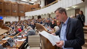 Zverejnenie majetkových priznaní verejných funkcionárov sa odkladá