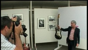 Za Hendrixovu gitaru zaplatil 280-tisíc libier