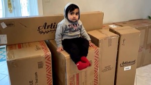 Rodičia nechali chlapca s telefónom, nakúpil za takmer 2 000 dolárov