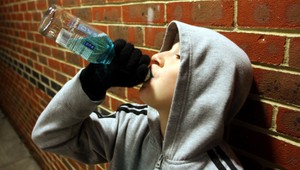 Najviac alkoholu pijú mladí. Počet úmrtí spôsobených alkoholom neklesá