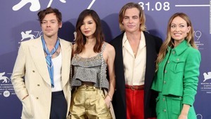 Opľul Harry Styles svojho kolegu alebo nie? Prečo sa o tom vôbec tak veľa hovorí?