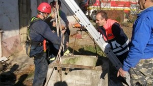 Jozef (49) spadol do hlbokej studne, zachraňoval z nej psíka