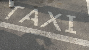 Mesto spúšťa projekt poukážok na taxík pre seniorov a zdravotne postihnutých občanov