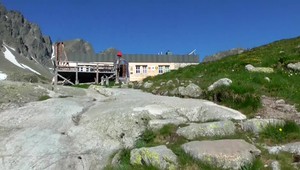 VIDEO: Mnohí Slováci sa rozhodli dovolenkovať na Slovensku. Vysokohorský cestovný ruch však stále nie a nie naštartovať