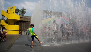 Matka 7-ročnej dcérky nechápe: Strážnik ju vyhodil z vodného parku kvôli plavkám