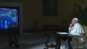 Pápežov hlas prenikol do nebies. Zlepšoval tam vzťahy s Rusmi