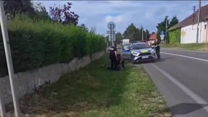 Dramatická naháňačka v obci Blatné. Policajti zadržali motorkára