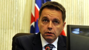 Peniaze na jednu poisťovňu nemáme, prioritou je štátny dlh, tvrdí Kažimír