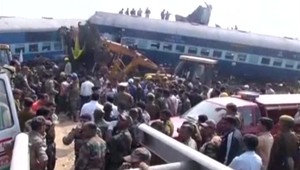 Vykoľajenie vlaku si vyžiadalo najmenej 74 zranených