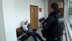 Bol vraj tak opitý, že si nepamätá, ako zabil kamaráta. Štefan sa postavil v Trenčíne pred súd