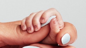 Obrovské prekvapenie! Svetová celebrita mala problémy otehotnieť, teraz zverejnila FOTO bábätka