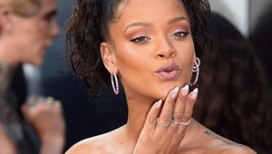 Chcela zaujať, ľuďom je na smiech: Za tento outfit to Rihanna poriadne schytala