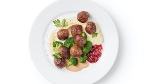 IKEA ponúkne švédske guľôčky bez mäsa: Bude ich vyrábať z hrachu, ovsa, jabĺk a zemiakov