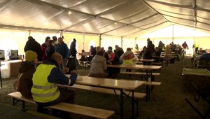 Gastrokauza na hraniciach: Dobrovoľníkov, ktorí varili zadarmo, vystriedali štátom platení kuchári