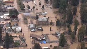 Kalifornia bojuje so záplavami. Pod vodou je 2000 budov a tisíce ľudí museli evakuovať