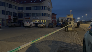 V podniku objavili telo mŕtveho muža. Mal 7 bodných rán a podrezaný krk
