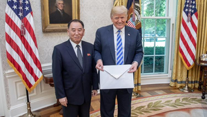 Trump dostal veľkú obálku od Kima - stretnutie sa predsa len má konať