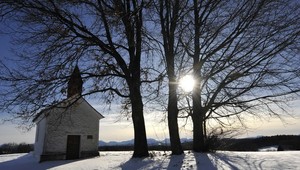 Začiatok víkendu bude polojasný až oblačný. Na horách platí lavínové nebezpečenstvo