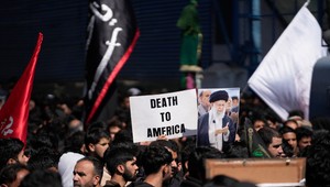 ONLINE: Dočasná rada v Teheráne preberá moc po Chameneím, útoky pokračujú po celom regióne