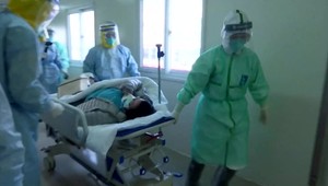 Nebezpečný koronavírus zabíja ďalej. Počet obetí stúpol na 722, nakazených pribudlo aj vo Francúzsku