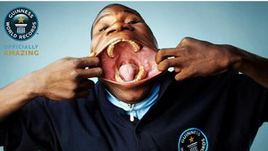 FOTO: Čínska Rapunzel či muž, ktorý si dokáže oblízať svoj nos. 10 ľudí ako dôkaz, že na zápis do Guinessovej knihy rekordov talent netreba