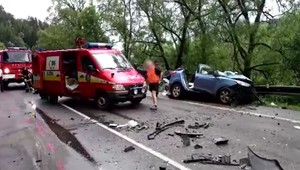 Vážna nehoda kamiónu s autom na Kysuciach. Vodič (70) leží vo vážnom stave v nemocnici