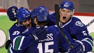 Vancouver zdolal NY Rangers, Gáborík odštartoval hromadnú bitku