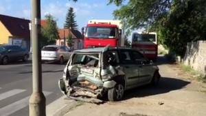 V bratislavskej Rači sa zrazili auto, autobus a sanitka