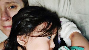 Spomínate si na dievčatko so striebornými očami? Rodičia urobili TOTO rozhodnutie!