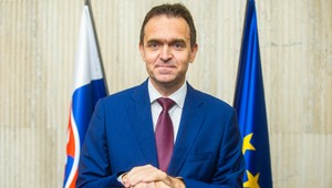 Premiér povzbudil ľudí, aby šli voliť a nenechali za seba rozhodovať