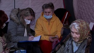 Utečenci z Ukrajiny často nevedia, kde je zvyšok ich rodiny. Pomáhajú im pátrači Slovenského červeného kríža