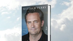 Matthew Perry alias Chandler zo seriálu Priatelia má knihu: A je brutálna! (VIDEO)