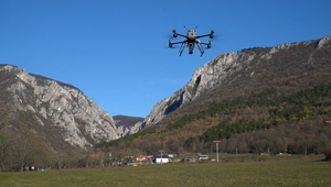 Nasadené drony aj psy: Intenzívne pátranie po nezvestnom fotografovi pokračuje