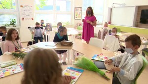 Začal sa nový školský rok. Všetci veria, že ho žiaci absolvujú v školských triedach a nie v detských izbách