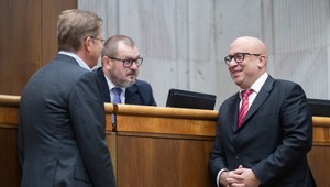 Schôdza k odvolávaniu ministra dopravy nebude, ani štvrtýkrát nebolo dosť poslancov