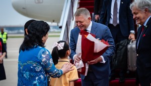 Premiér pricestoval do Číny. Stretol sa s Putinom, spoločne si uctia obete 2. svetovej vojny