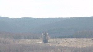 Policajné kolóny a obrovské explózie: Pyrotechnici likvidovali funkčnú muníciu