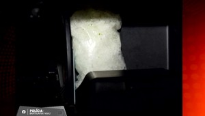 Vodič sa skrýval v aute pred policajtmi. To, čo v ňom našli, nečakali