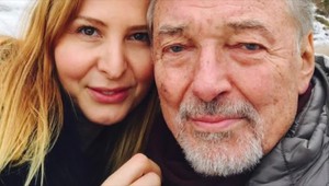 Gott všetko prepísal na manželku. Zostalo mu iba TOTO!