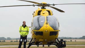 Princ William skončí ako pilot, čaká ho charita a kráľovské povinnosti