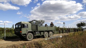 Maďarský parlament rozhodol o možnosti nasadenia armády proti migrantom