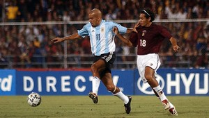 Veron pripustil, že Argentína môže na MS chýbať, kritizuje Maradonu